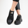Дамски кецове с връзки от естествена кожа в черно Обувки Жанет